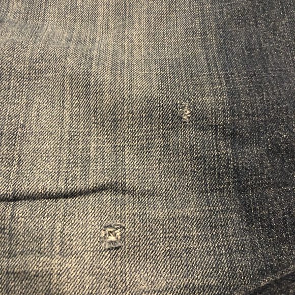Signature Levi Strauss & Co. Slim Straight Superior Fit 2 small holes right knee - Picture 2 of 6